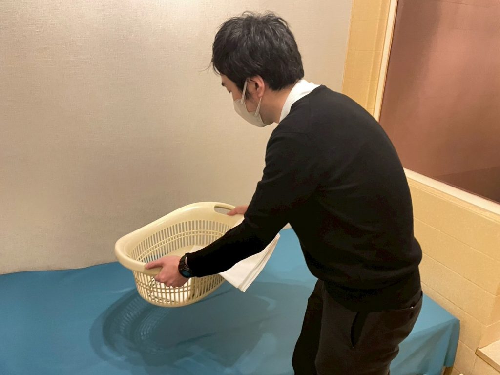 ②