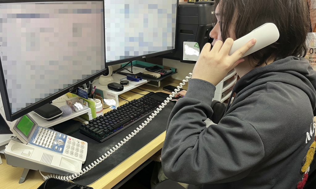 モザイク処理されたPCディスプレイ